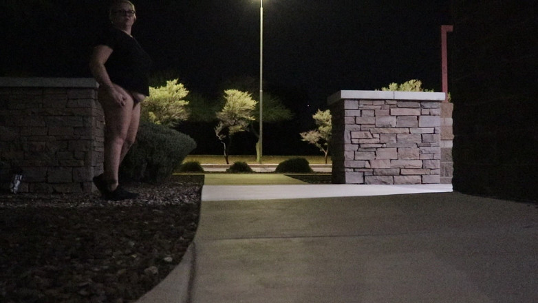 Rendezvousing Assets: 太めのBBW妻が脱いでお尻を公の場に戻す!バドブロンディーモンロー