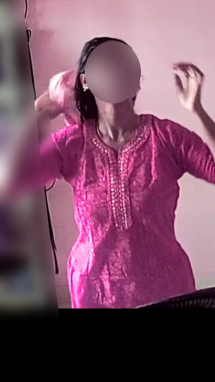 Black & white desicat: 섹시한 몸매의 주부와 섹스하는 인도 섹시녀