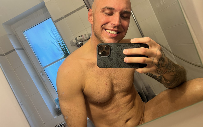 Hornesty: 첫 번째 영화