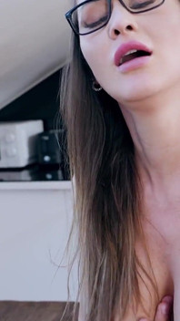 Too Hot pentru a se descurca - joc sexy cu sora vitregă țâțoasă