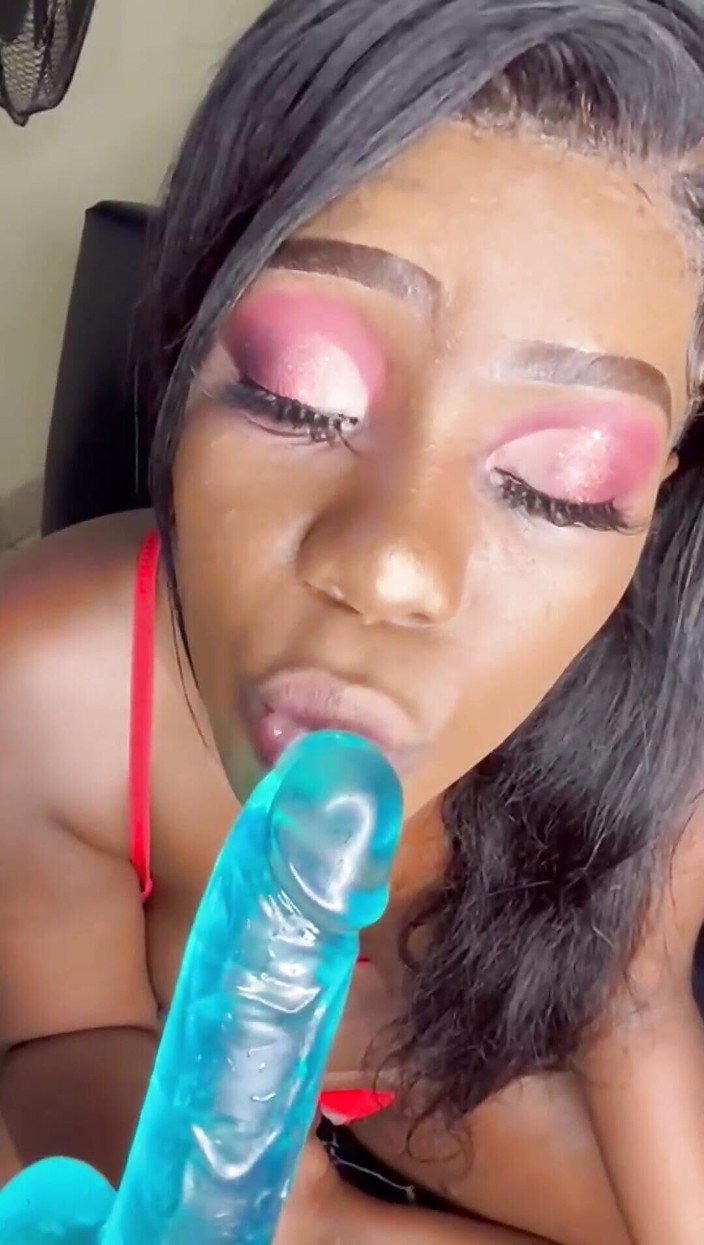 Bubbling_booty: लाल उपभोग में सेक्सी