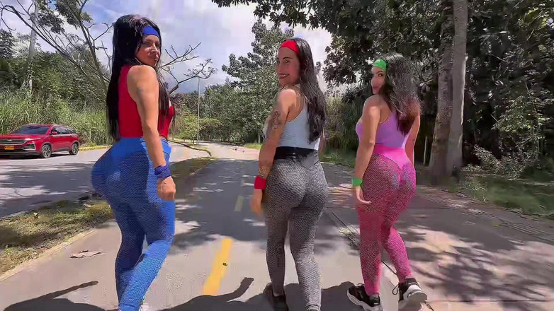 Jenifer Play: Tatăl vitreg norocos face sex cu cele 3 fiice vitrege ale...