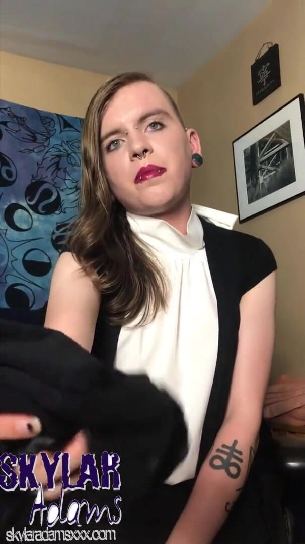 Skylar Adams: Naughty tranny secretary