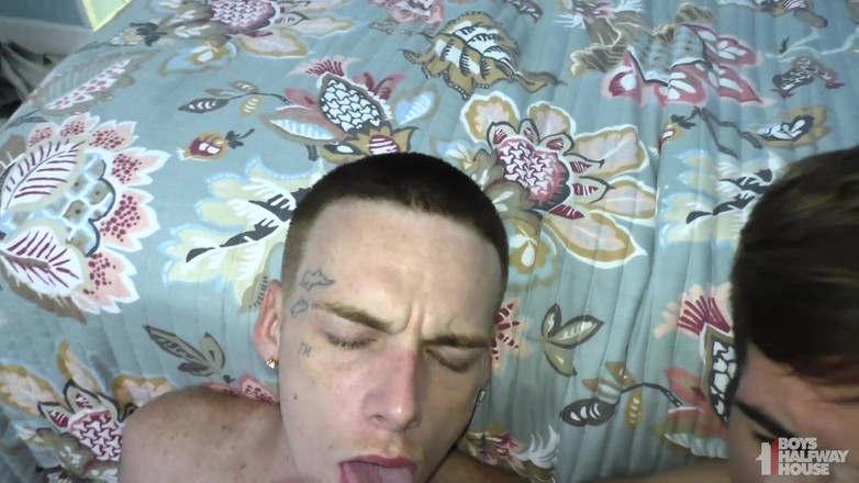 Boys half-way house: Fuck 'em en Feed 'em