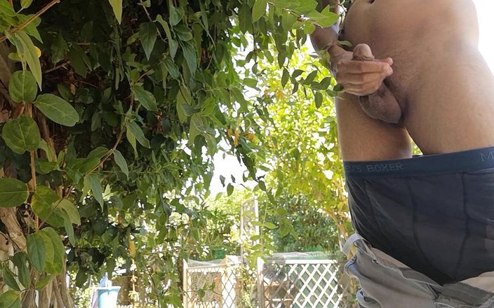 Rafael Torreano: Hot guy jerking off and cumming outdoors in the park