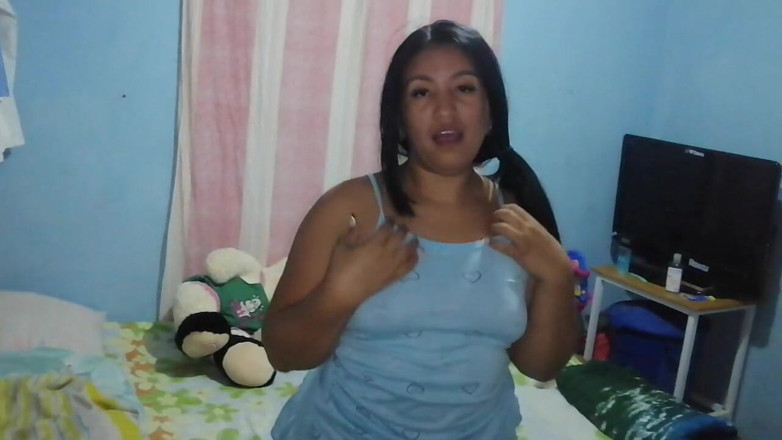 Sexysweet0455: O fată rea își masturbează pizda în fața tatălui ei vitreg pervers și...