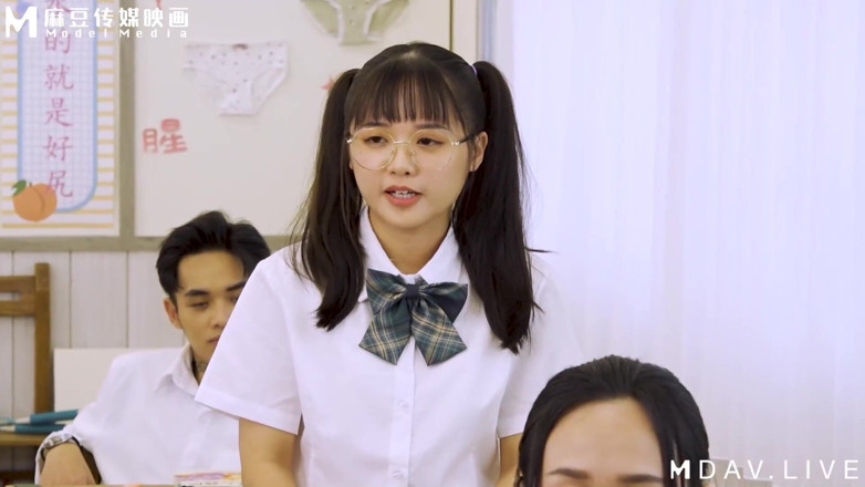 ModelMedia Asia: MDHS-0002 Sekolah Menengah Madou/Guru dan Pelajar 3P! Hadiah Hari Guru yang...