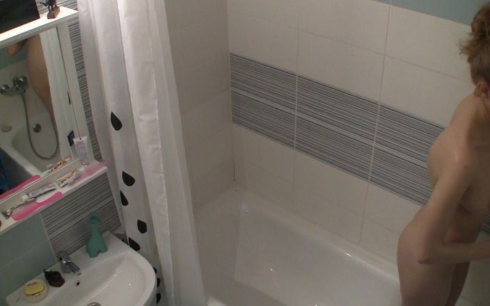 Dirty fantasy: Mijn rondborstige stiefmoeder onder de douche