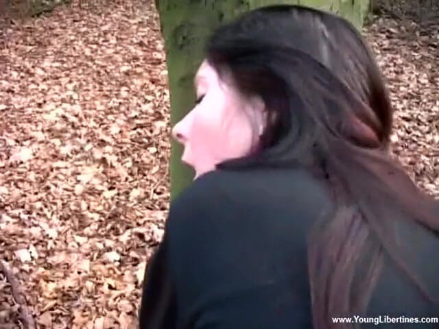 Young Libertines: Autumn fuck on leaf carpet