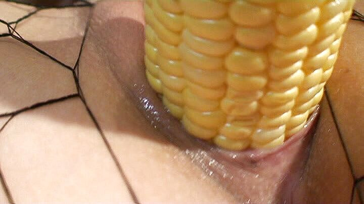 Popp Sylvie: 在鸡巴上用玉米喷两次