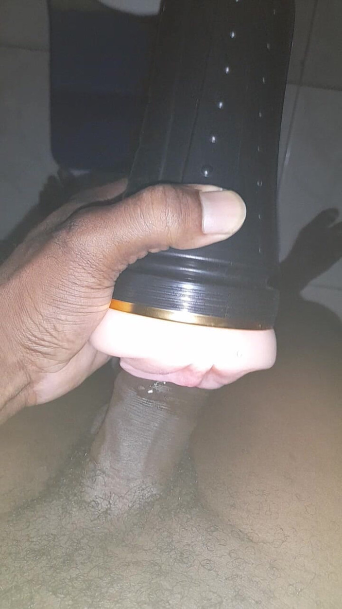 Black guy: Honění S10 E1