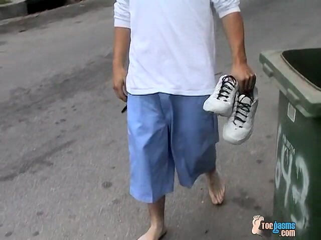 Toegasms: Jordan trêu chọc trên đường phố