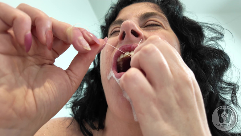 All You Can Fetish: Diş hijyenci rutin ağız fetişi üstsüz yakın çekimler