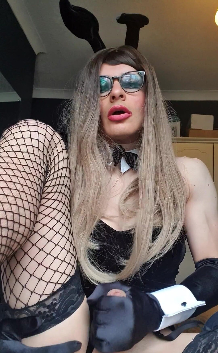 JessicaXD: बहुत शरारती छोटी काले बाल वाली बन्नी होने के नाते!