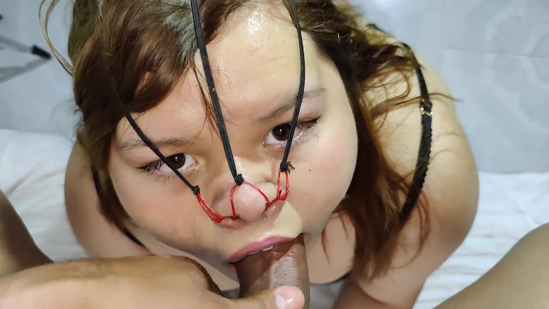 Sado Hentai: Bu tombul fahişe boğazında büyük bir yarak hissetmeyi seviyor