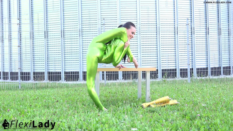 Flexilady: Extreme Shiny &amp; Bendy