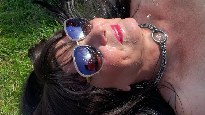 ithastopeefun: Close-up Mouth Filled with Piss - Ithastopeefun