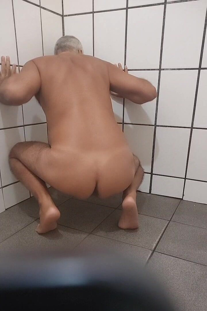 Ladysilvas: Ladysilva banyoda çıplak ateşli götünü sikmek istiyor