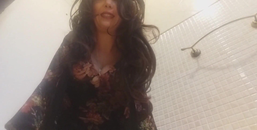 savannahamatoriale: Monia Whore, Goes to the Theater and...an Unmissable Story