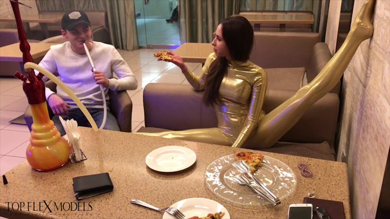 Flexilady: Ruslana Flexible Spandex Fun