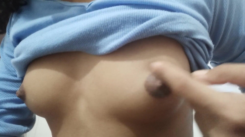 desigirl93: Indiana gata do interior tira roupa e mostra buceta peluda