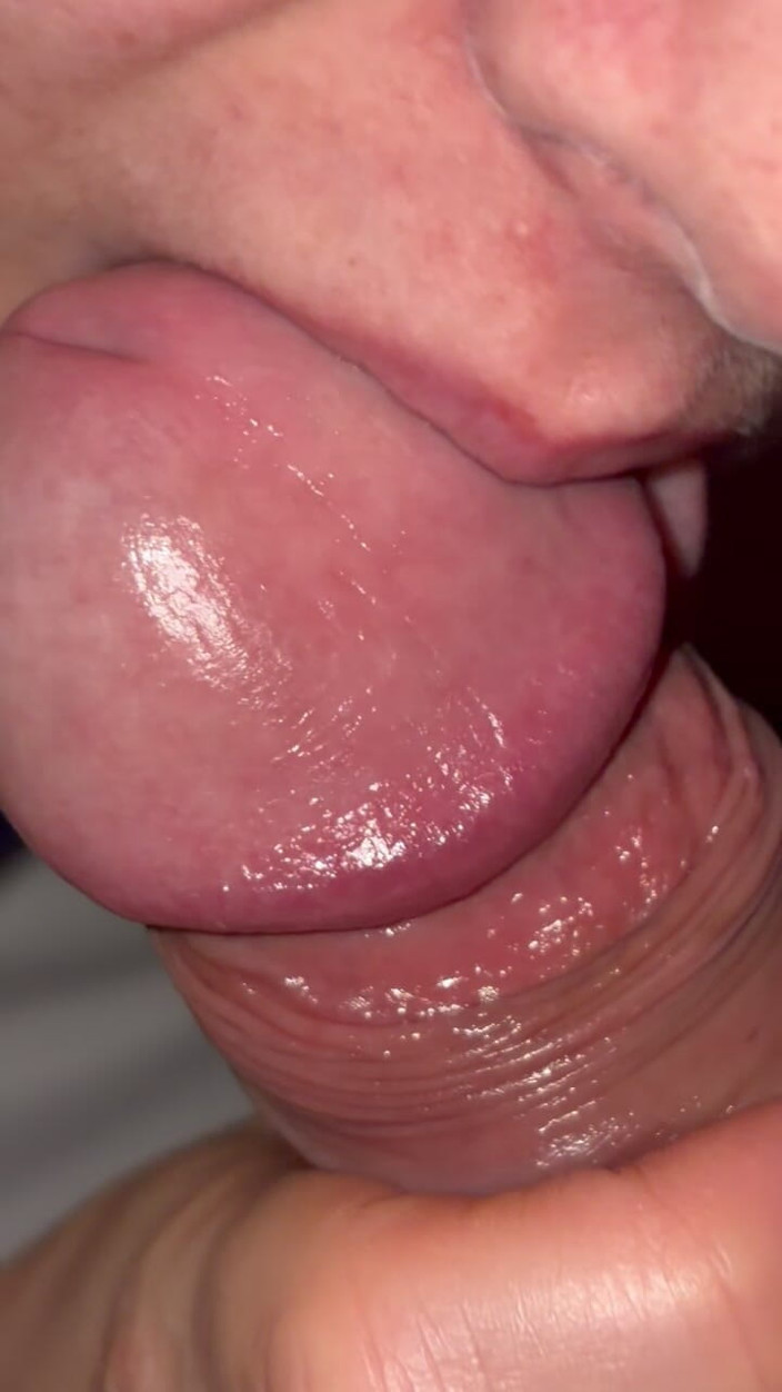 Leo15398: Lei mangia il mio sperma!