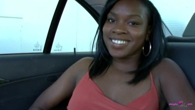 Naughty Black Girls: Kombinace bílého ptáka s velkým zadkem černé kočičky je cesta k úspěchu