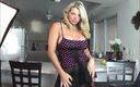 Vicky Vette: Vicky Vette seks op het aanrecht!