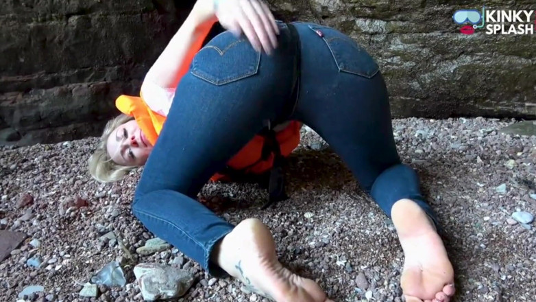 UKCuteGirl Lucy Lauren: Lifejacket and Jeans on the Beach