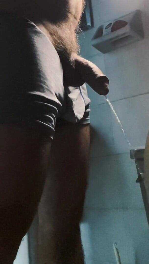 Latin mature king: Macho muž močí svým velkým ptákem