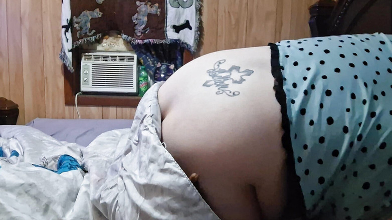 Sloppylynn: Nedbalá Lynn v posteli mokrá a sexy