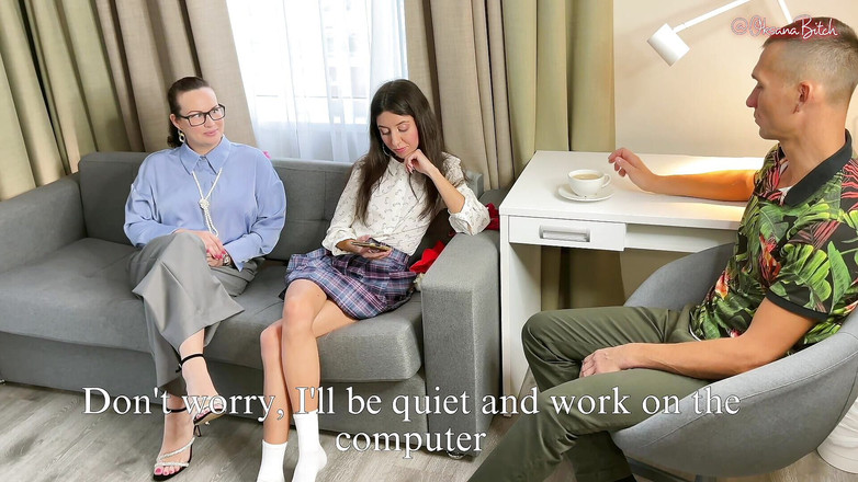 Oksana_Katysheva: 고요하고 조용합니다! 내 새엄마를 깨워줘! 아름다운 여주인과 귀여운 의붓딸을 따먹는 호텔 손님!