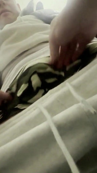 ฉันดูดควยพนักงานส่งของตรงในห้องน้ำออฟฟิศ!