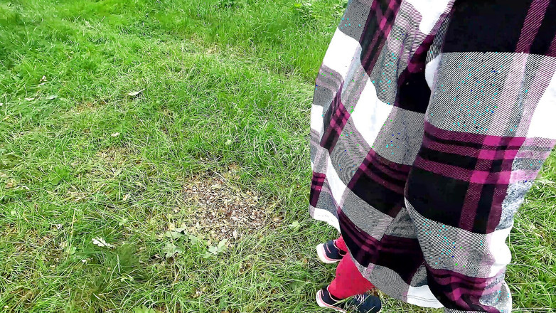 Bouncy Tits Action: Кабинка в лесу - шлепанье сисек, задницы и киски