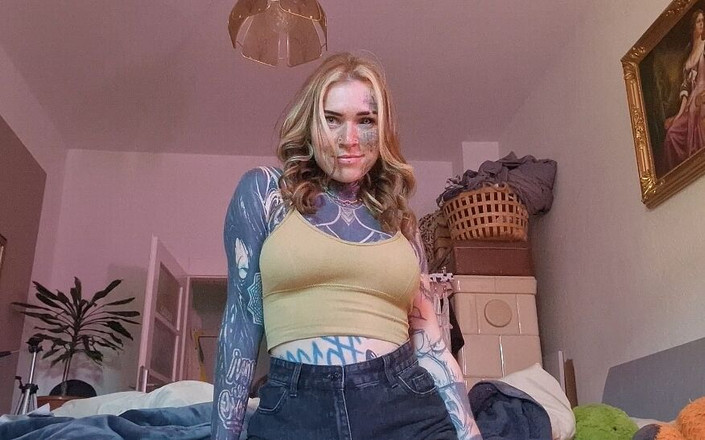 BaleaTheScarleg: そのディルドをオマンコに入れたままデートに出ていた