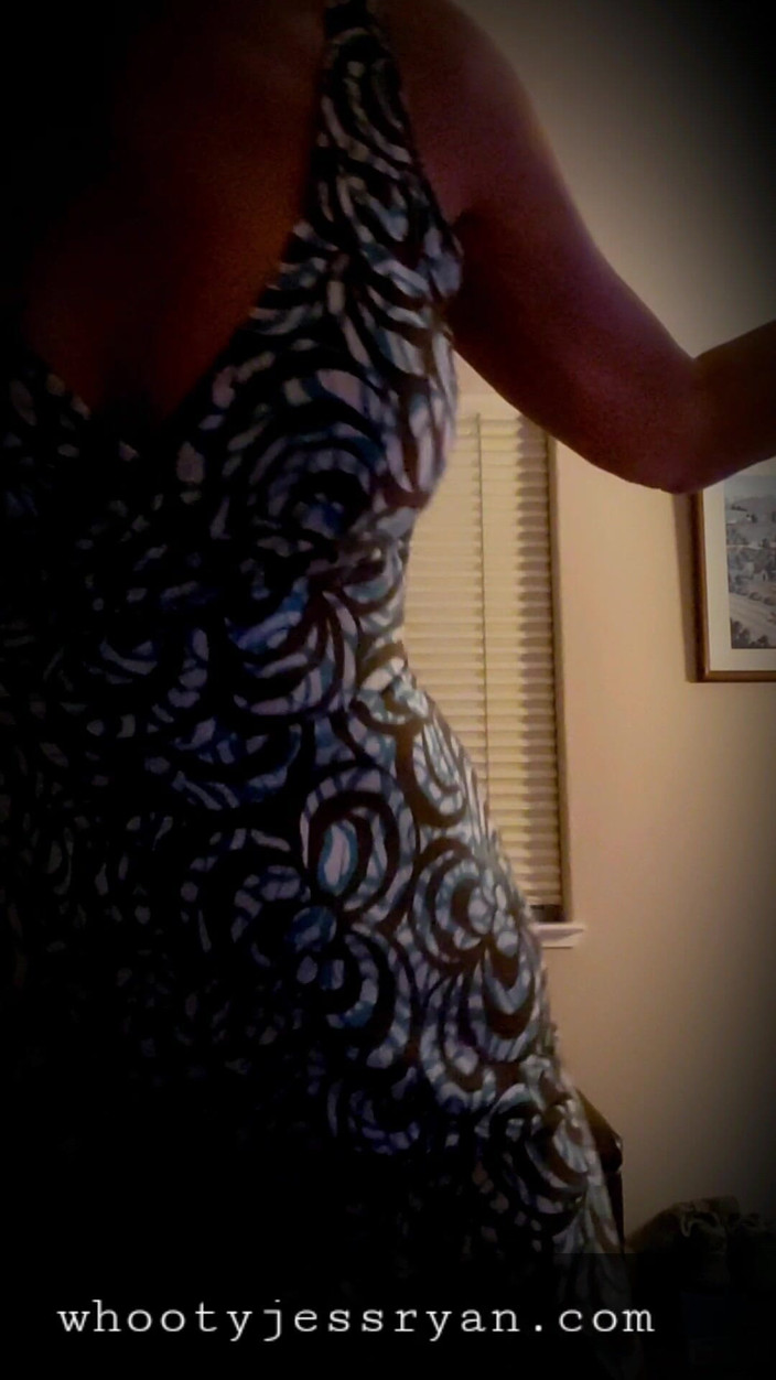 JessRyan: Bị trêu chọc ngớ ngẩn và khoe hàng