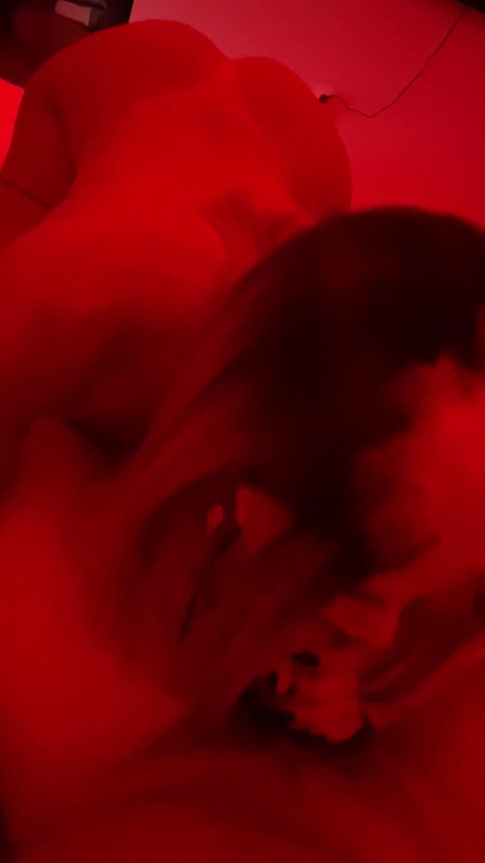 Melanie Russo: Primero un consolador y luego una gran polla!