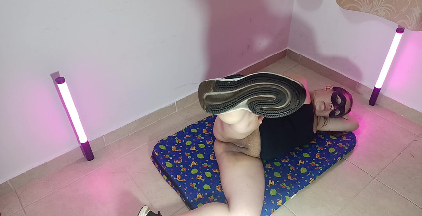 Valery Saenz xxx: Robienie ćwiczeń w stringach dla większego komfortu