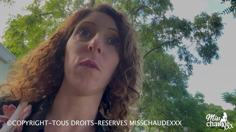 Misschaudexxx: Misschaudexxx, bir bankta kendimi tatmin ediyorum