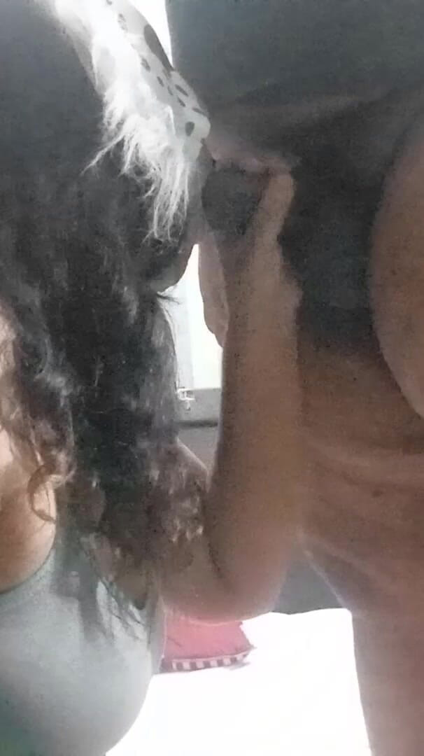 aliabegum: Médico indio y enfermera india mamando en el hotel