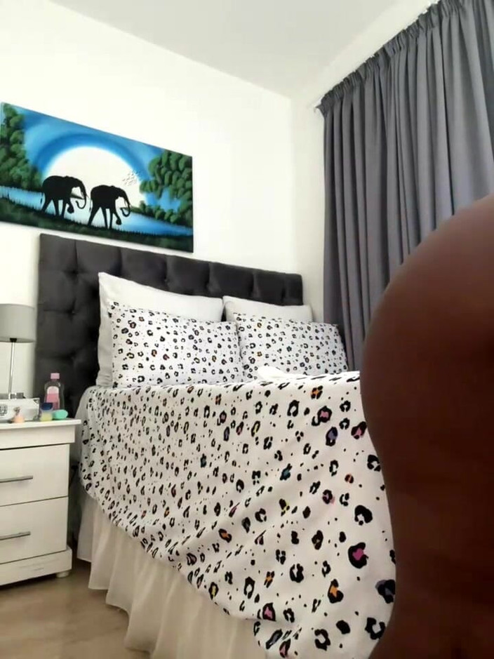 Big black clapping booties: Дрочити мою лису величезну дупу, епізод 1051