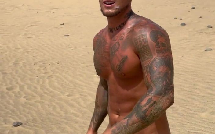 BoyGym: Aku sange banget di zona pesiar dan aku crot di...