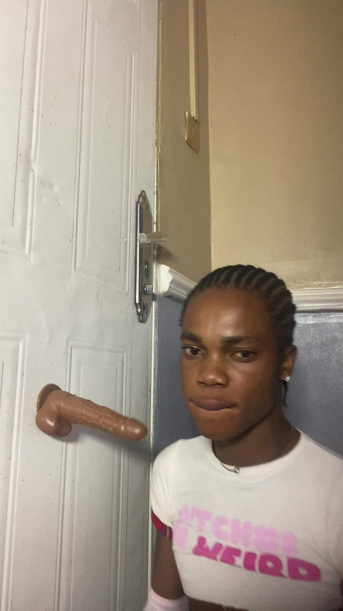 Baddestboyx: Cowok ini mengundangku untuk lap dance