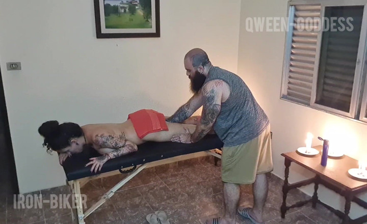 QweenSG: Tôi đã bị quyến rũ trong lần mát-xa đầu tiên của mình