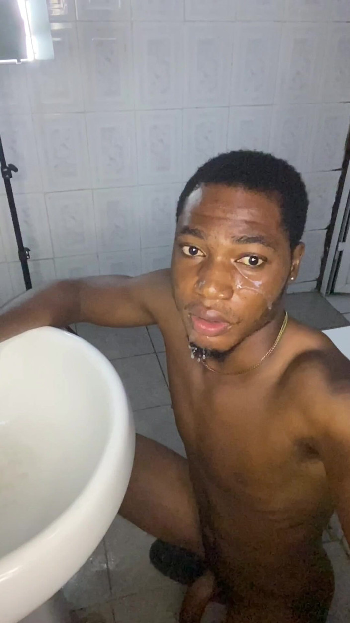 BlackDanie_production: 彼は私に甘い射精をくれました