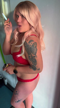 Blonde Smoking Marlboro Red 100s