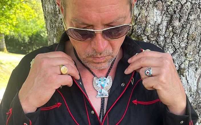 Hornydaddy50: 在办公室的一次很好的大打手枪