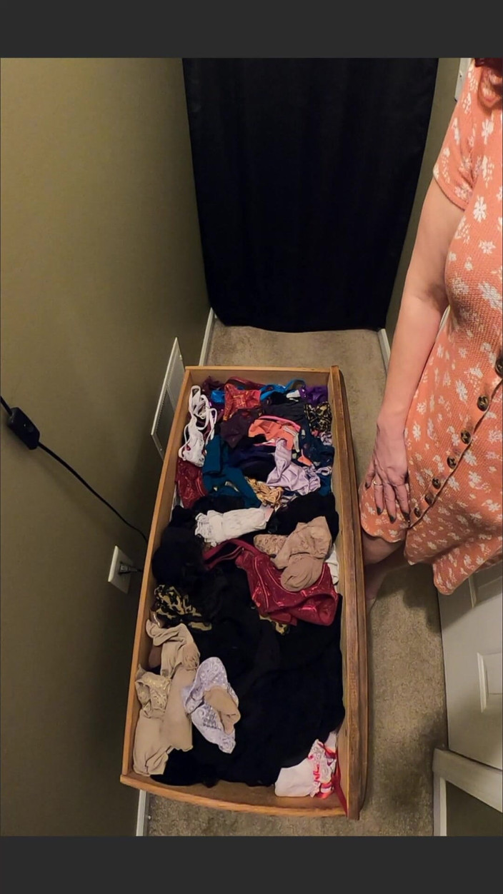 Elianna: Вы можете смотреть на трусики Мачехи навсегда - Пользовательские