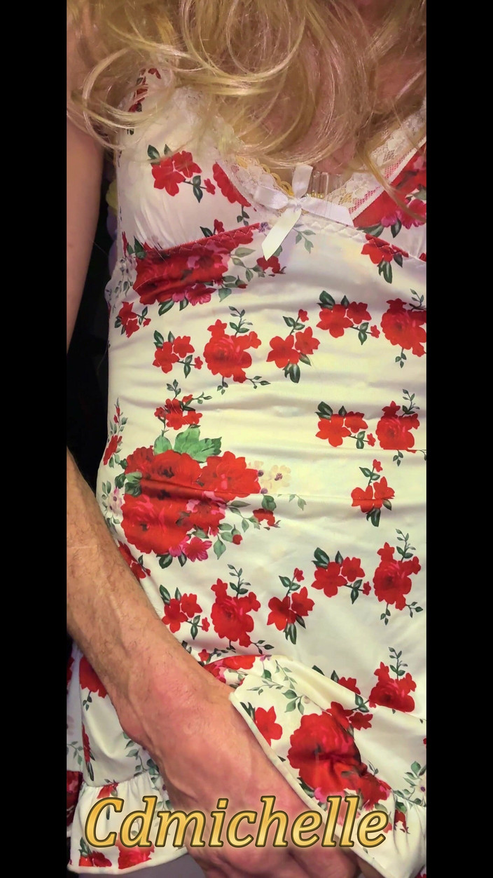 Sexy crossdresser wearing lingerie everything sexy: Cdmichelle Sarı Tek Parça Vücutlu Beyaz Elbise Giyiyor