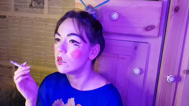 Blowjobs Alice: 继妹抽烟